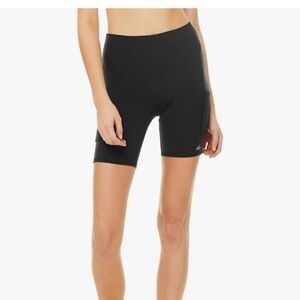 Alo Yoga high waist biker cargo shorts